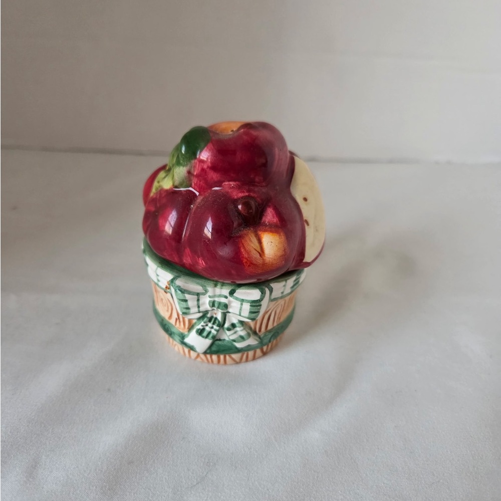 Young’s Exclusive Vintage Apple Basket Salt & Pepper Shaker Fruit